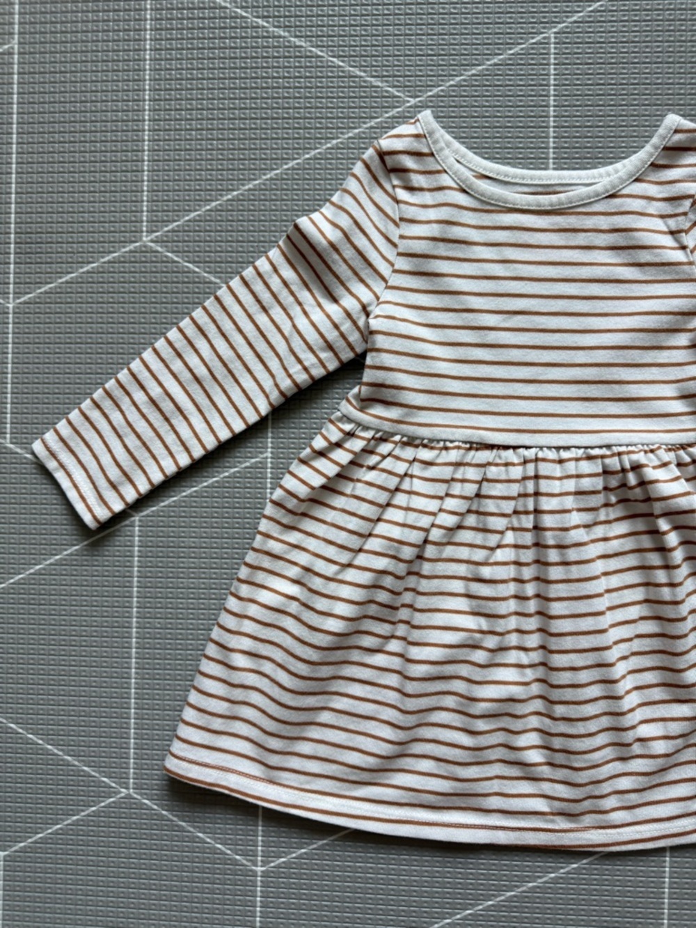 Cat & Jack|Baby girl/toddler tan Striped Long Sleeve Dress - White & Tan•••2T